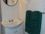 ucluelet-cottage-1br-bathroom